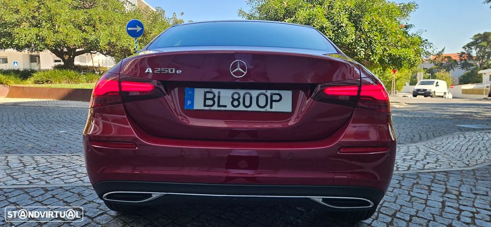 Mercedes-Benz A 250 Limousine e 8G-DCT Entry - 4