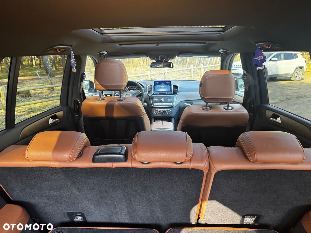 Mercedes-Benz GLS - 23