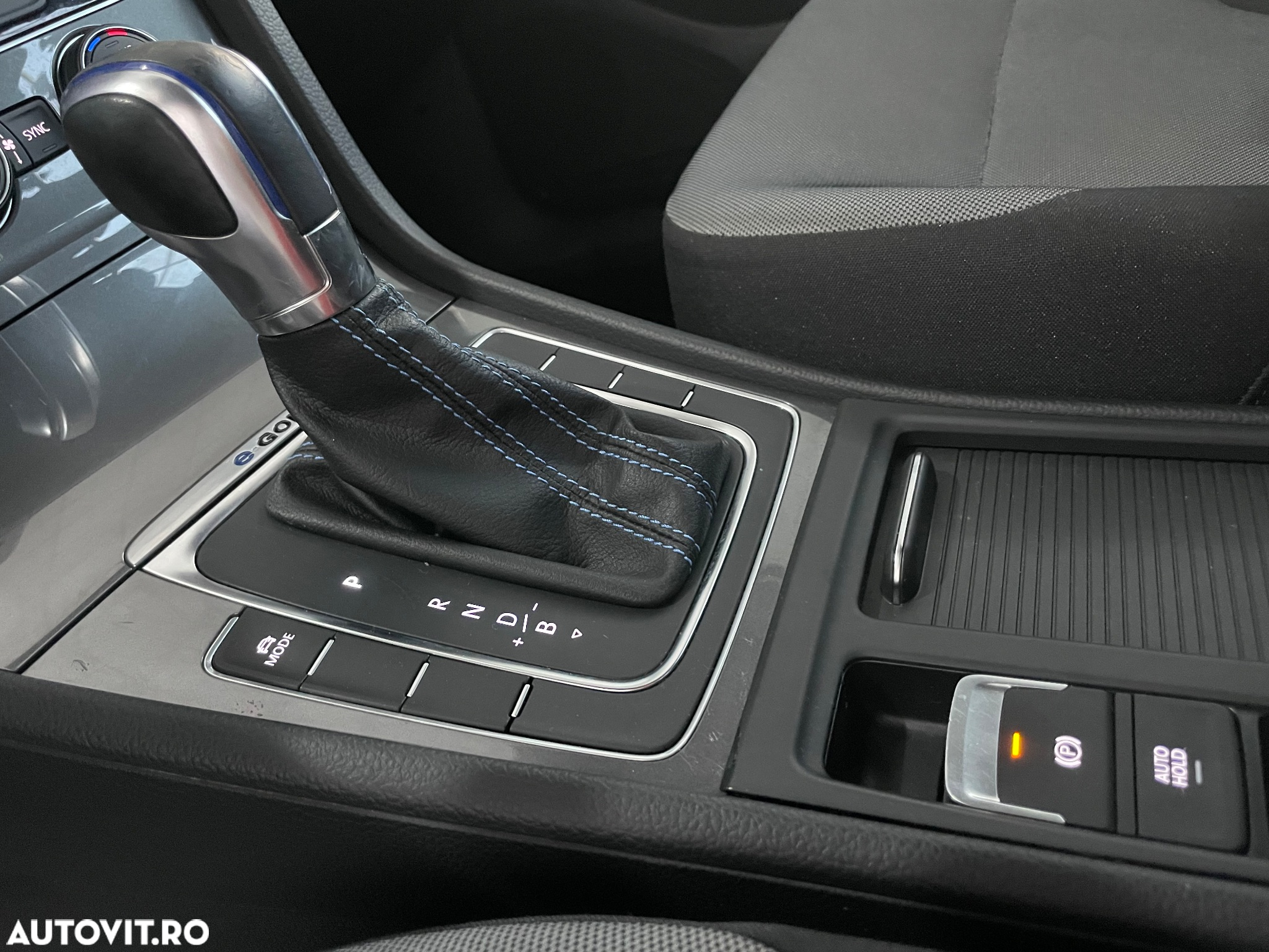 Volkswagen e-Golf - 15