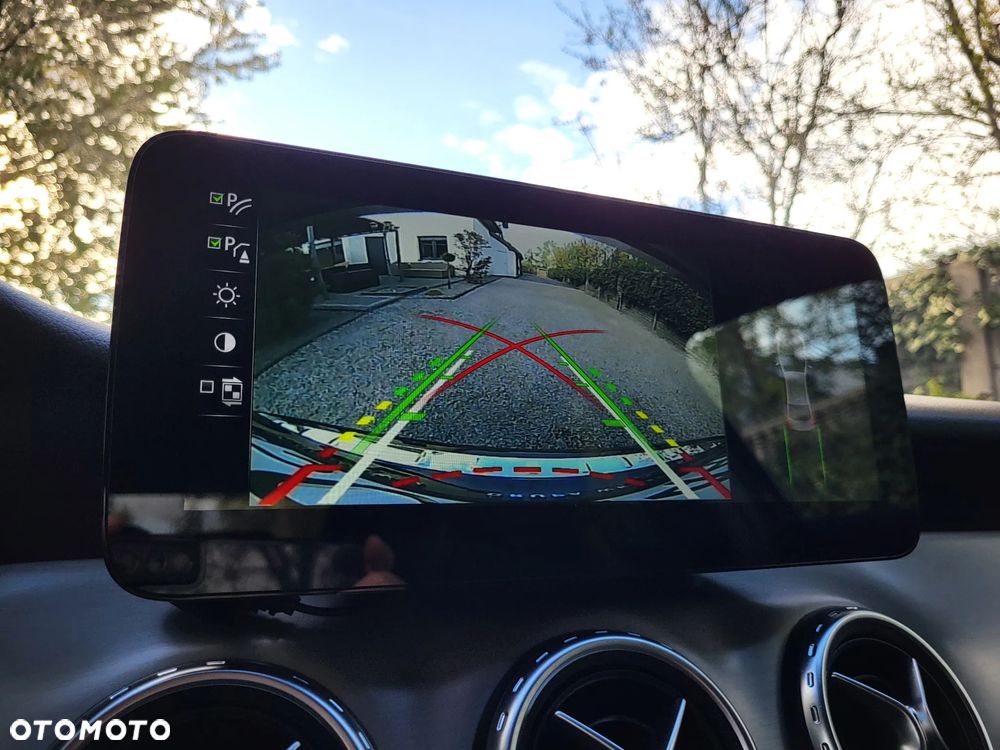 Mercedes-Benz GLA - 22
