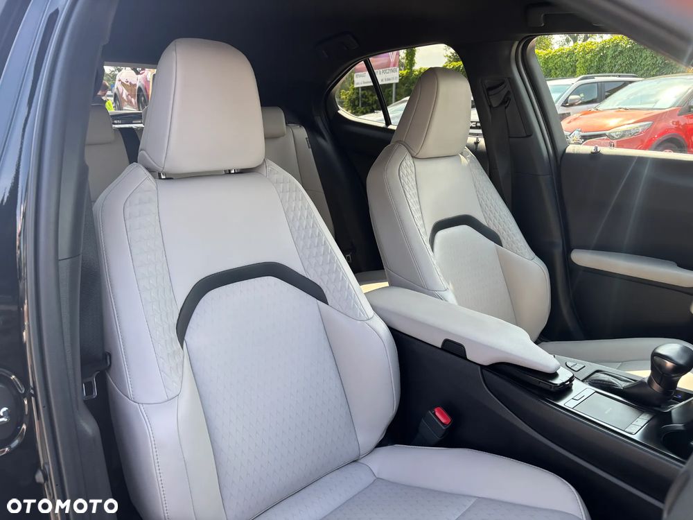 Lexus UX - 10