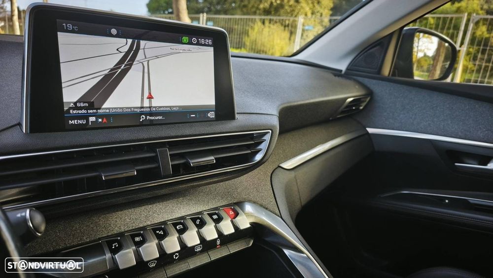 Peugeot 5008 1.5 BlueHDi Allure Pack EAT8 - 18