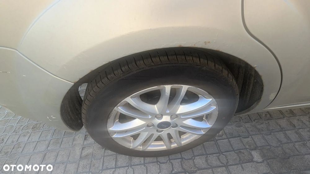 Ford Focus 1.6 Ghia - 11
