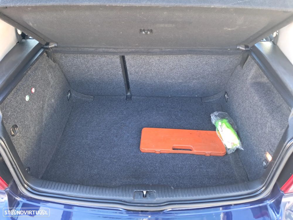 VW Golf 1.9 TDi 25 Anos - 11