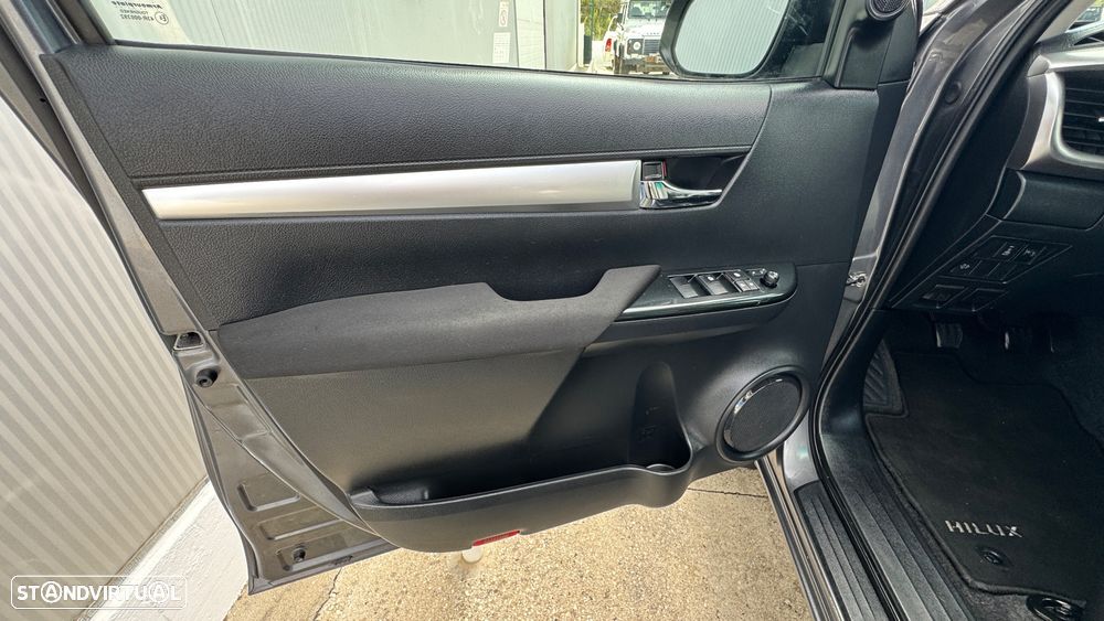 Toyota Hilux 2.4 D-4D 4WD CD Tracker - 47
