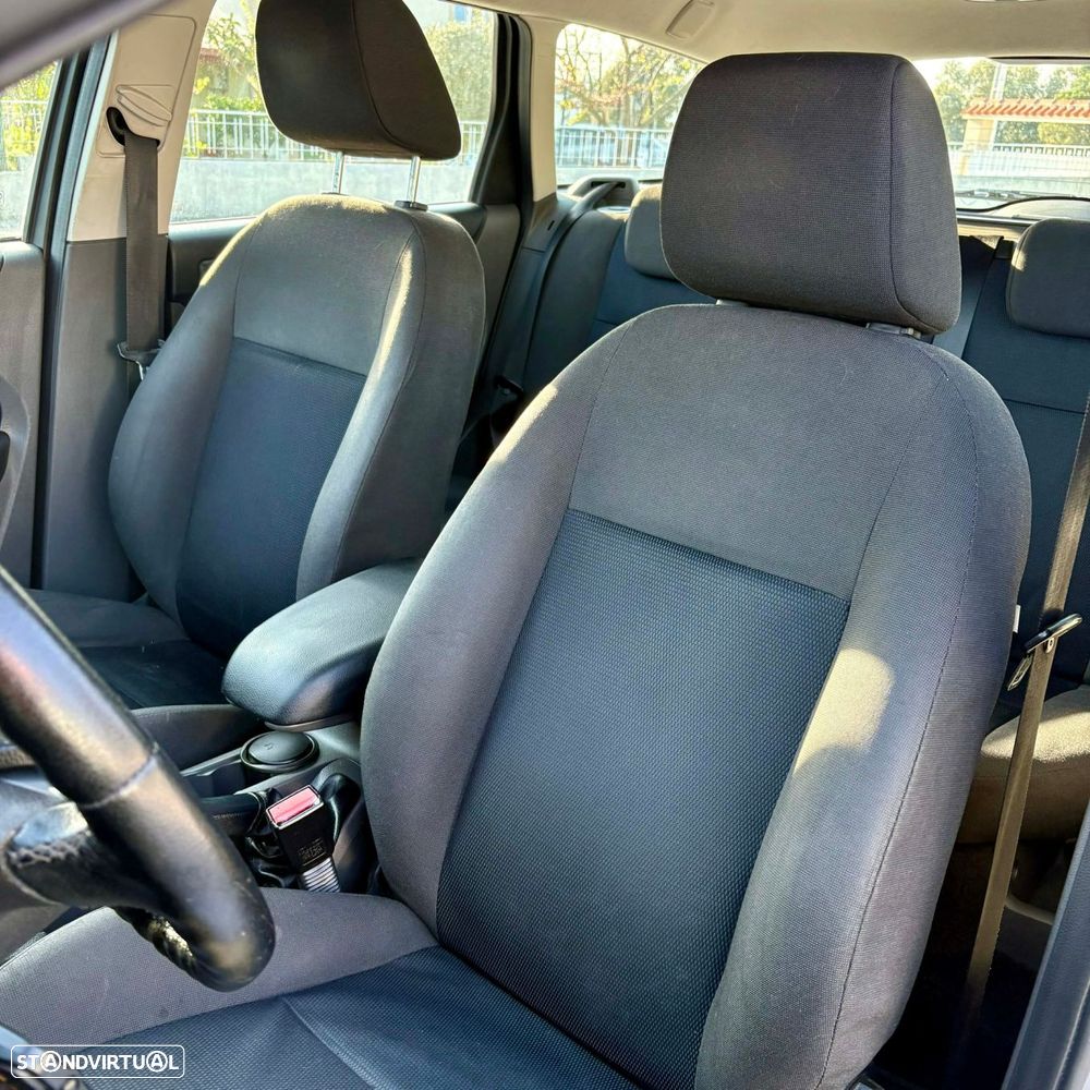 Ford Focus 1.4 16V S - 18