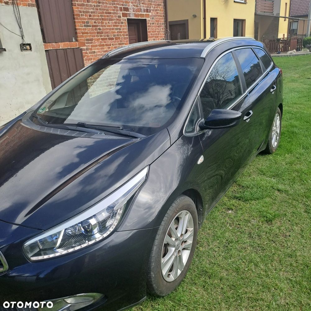 Kia Ceed 1.6 CRDi 128 Dream Team Edition - 9
