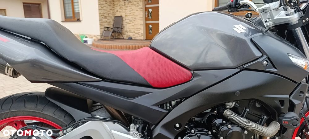 Suzuki GSR - 18