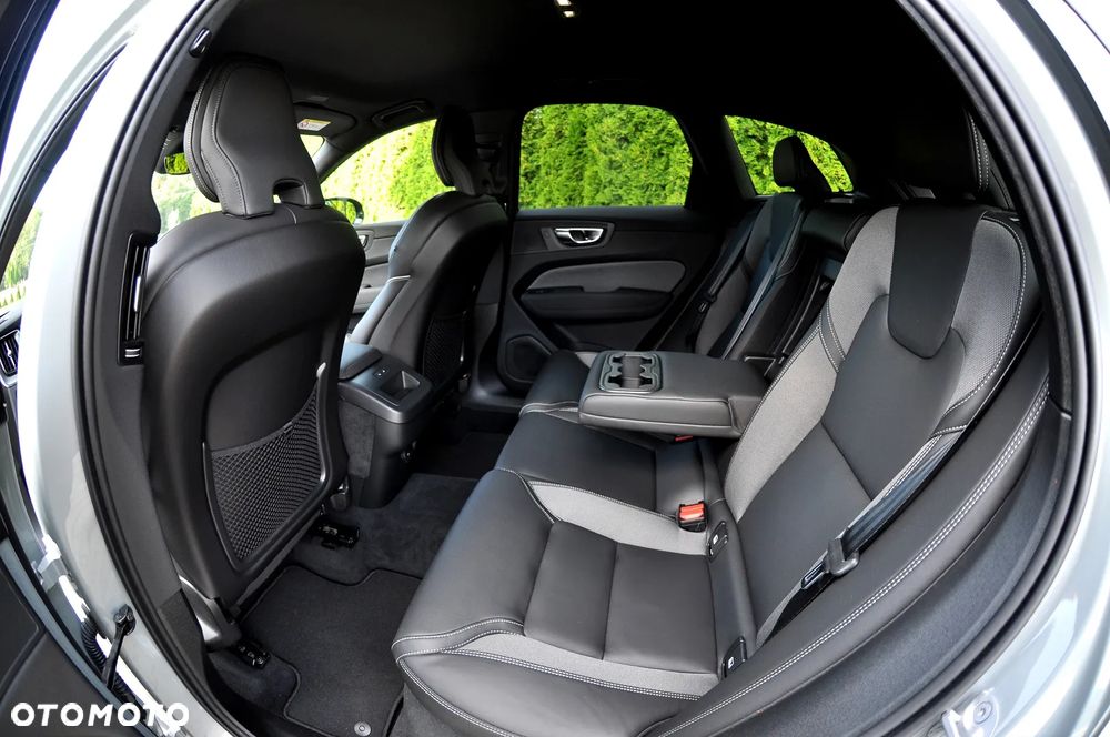 Volvo XC 60 B5 B AWD Plus Dark - 15