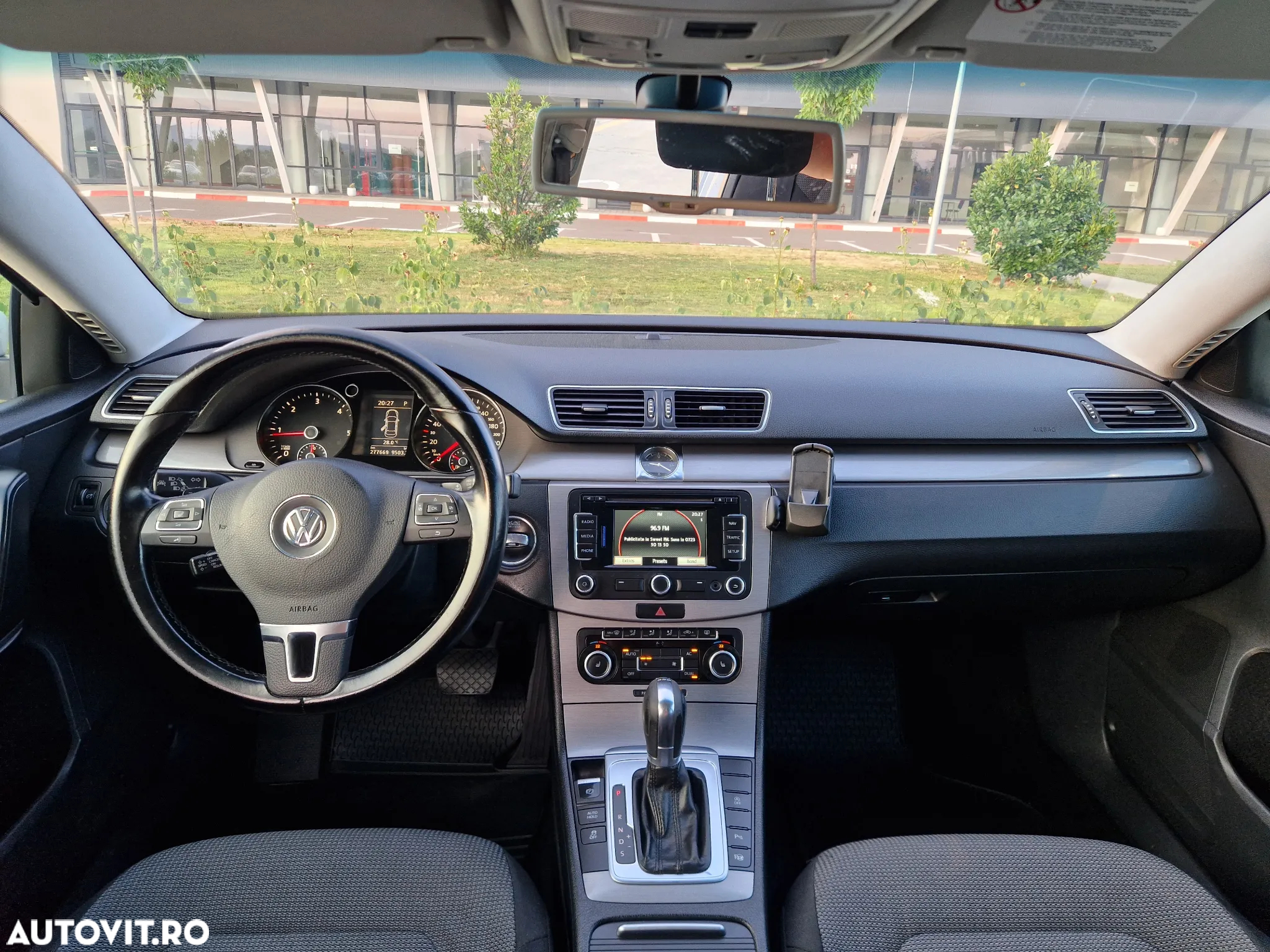 Volkswagen Passat - 4