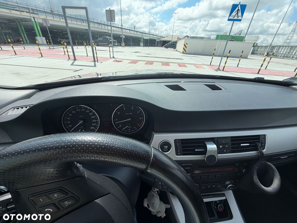 BMW Seria 3 318i - 21