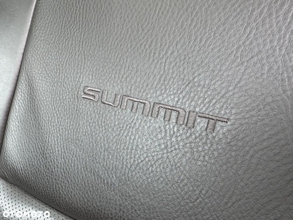 Jeep Grand Cherokee 5.7 V8 HEMI Overland Summit - 25