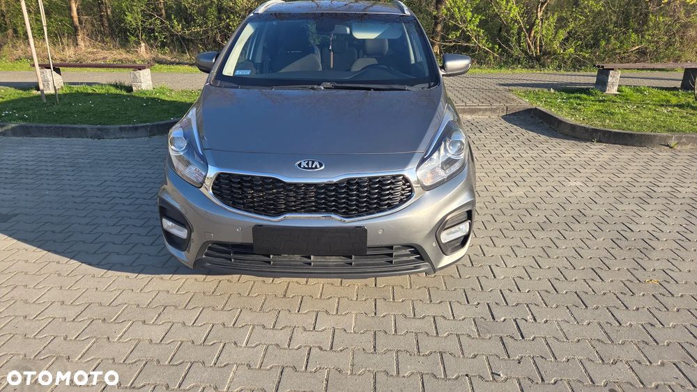 Kia Carens - 12