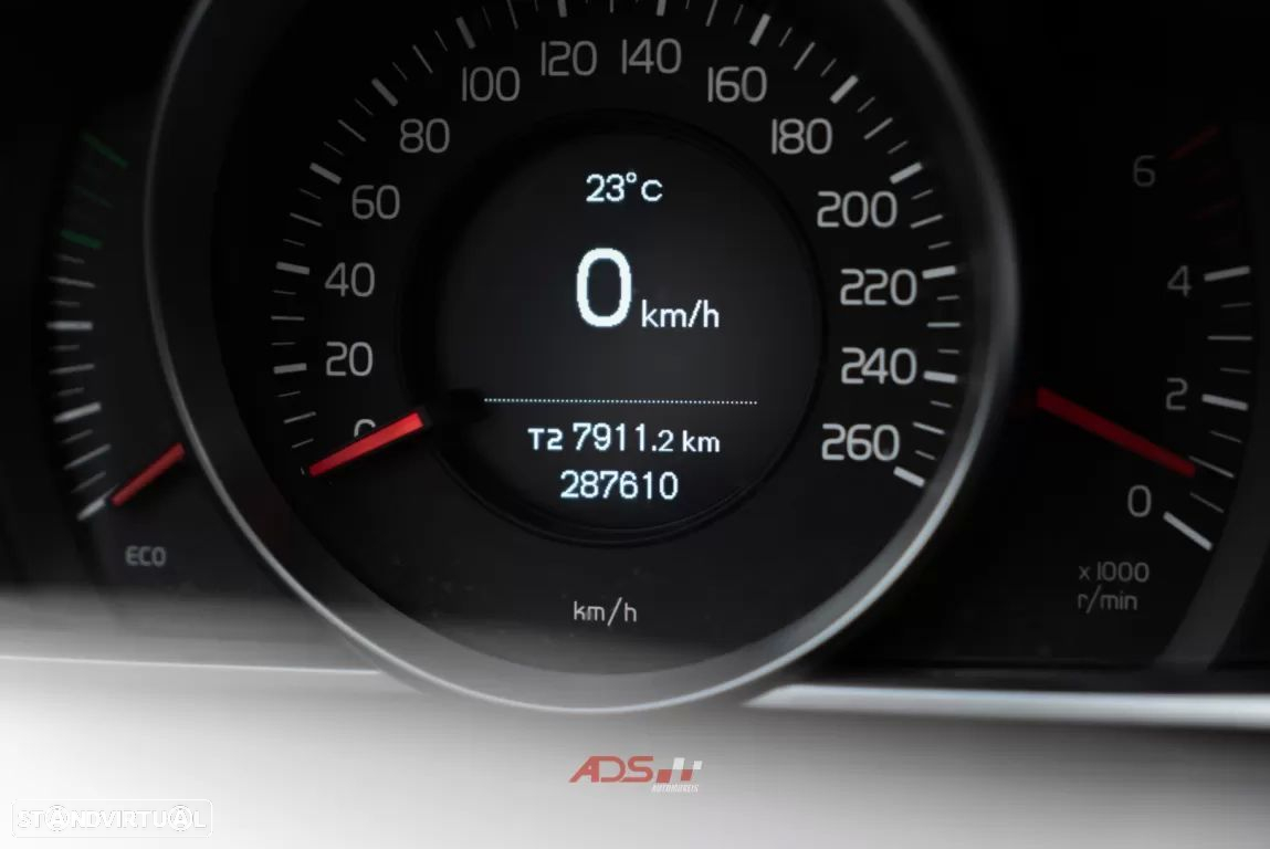 Volvo V40 Cross Country 2.0 D2 - 18