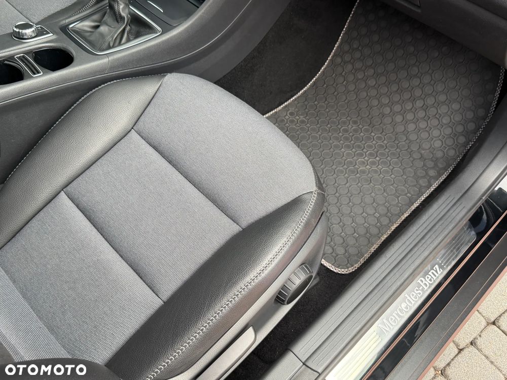 Mercedes-Benz GLA 200 Urban - 27