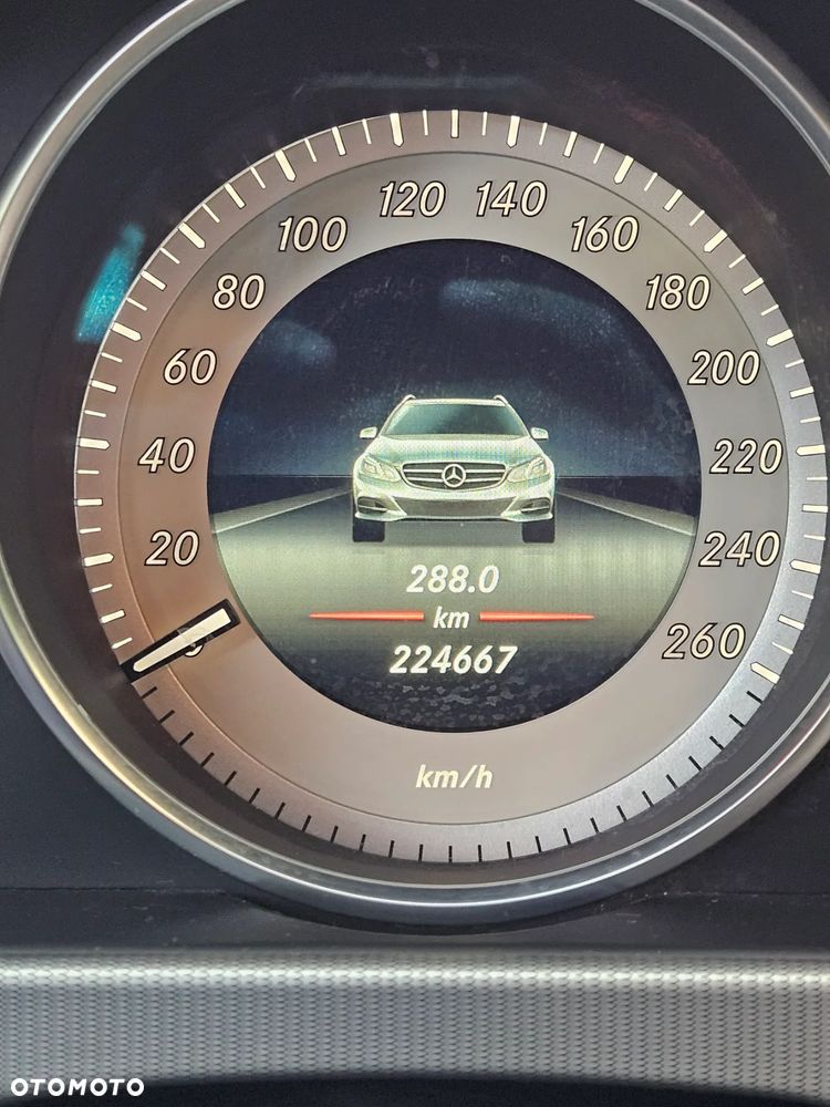 Mercedes-Benz Klasa E 220 CDI DPF BlueEFFICIENCY Elegance - 13