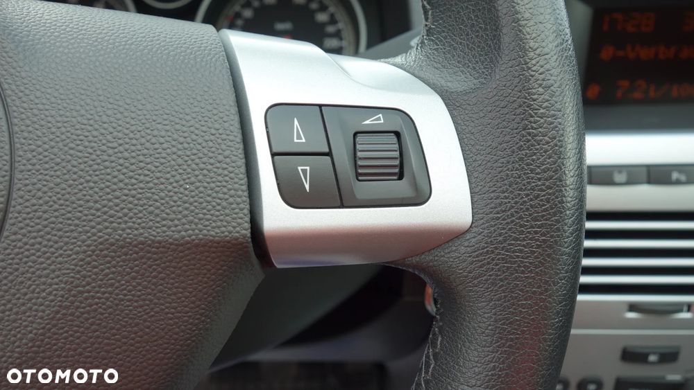 Opel Astra 1.8 Sport - 24