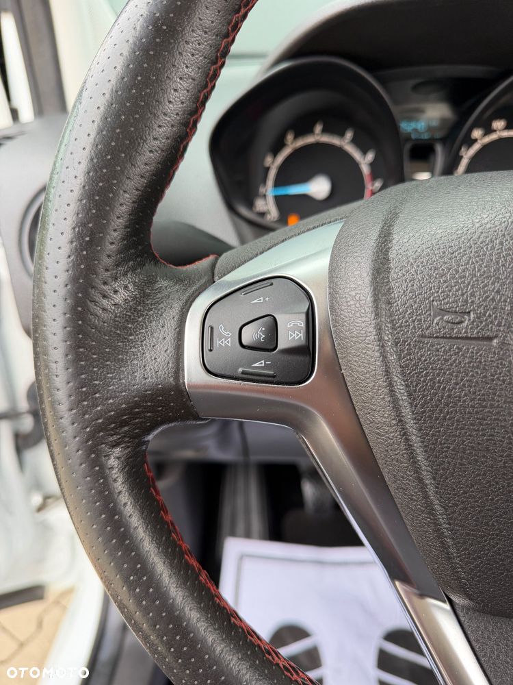Ford Tourneo Courier 1.0 EcoBoost Titanium - 37