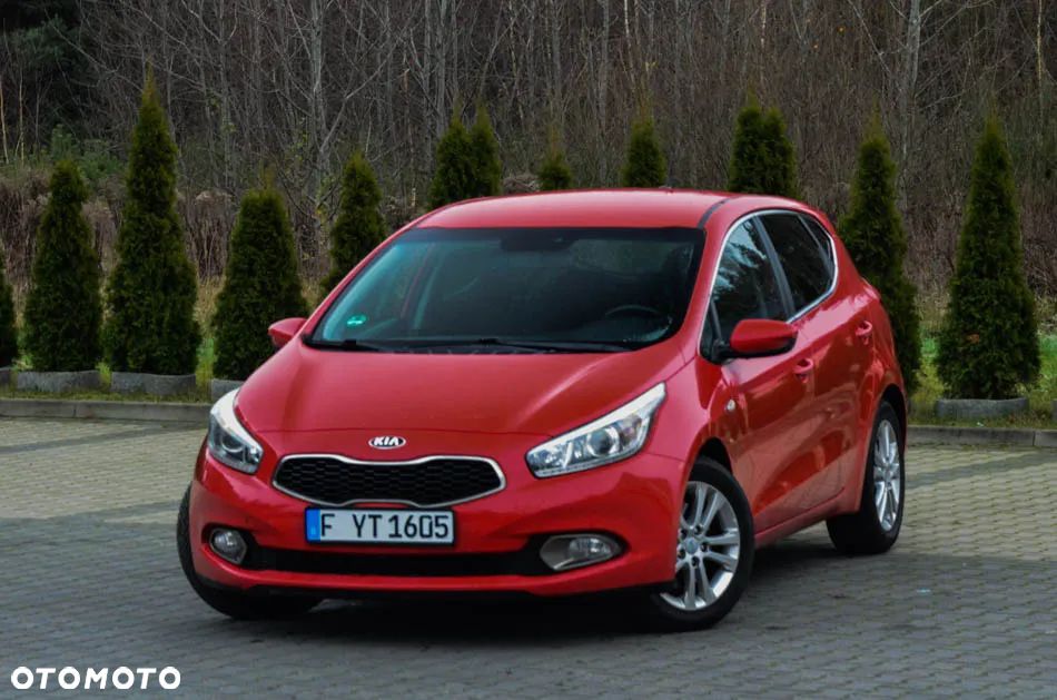 Kia Ceed 1.6 CRDi 128 Fifa World Cup Edition - 1