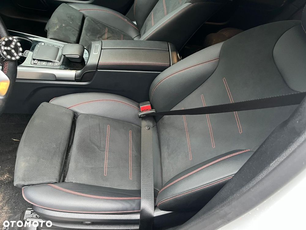 Mercedes-Benz GLB 250 8G-DCT AMG Line - 12