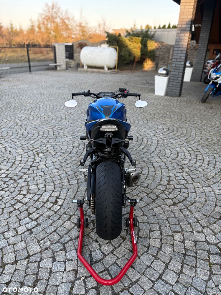 Suzuki GSX - 13