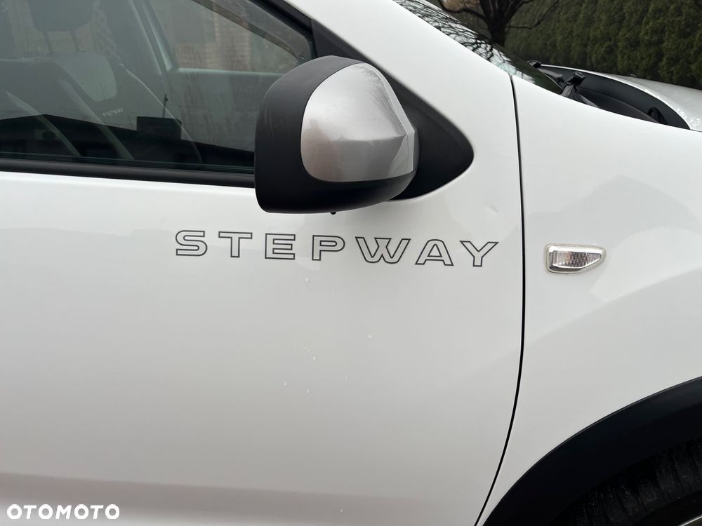 Dacia Logan dCi 90 S&S Stepway Celebration - 12