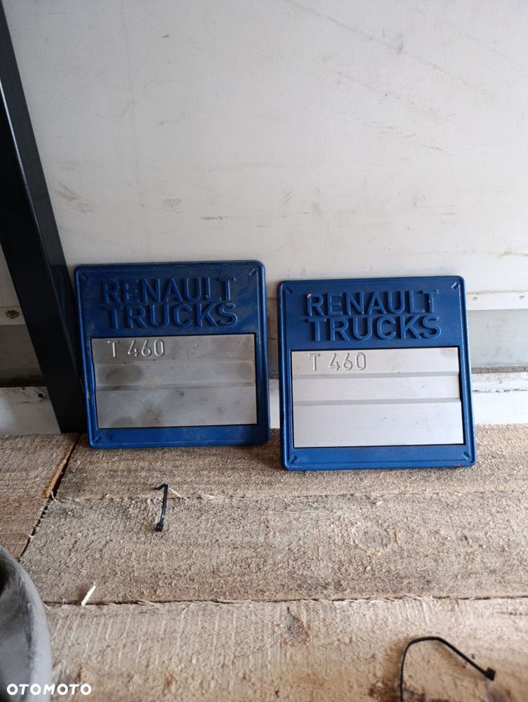 EMBLEMAT PRAWY LUB LEWY ZNACZEK LOGO KABINY RENAULT GAMA T 460 - 3