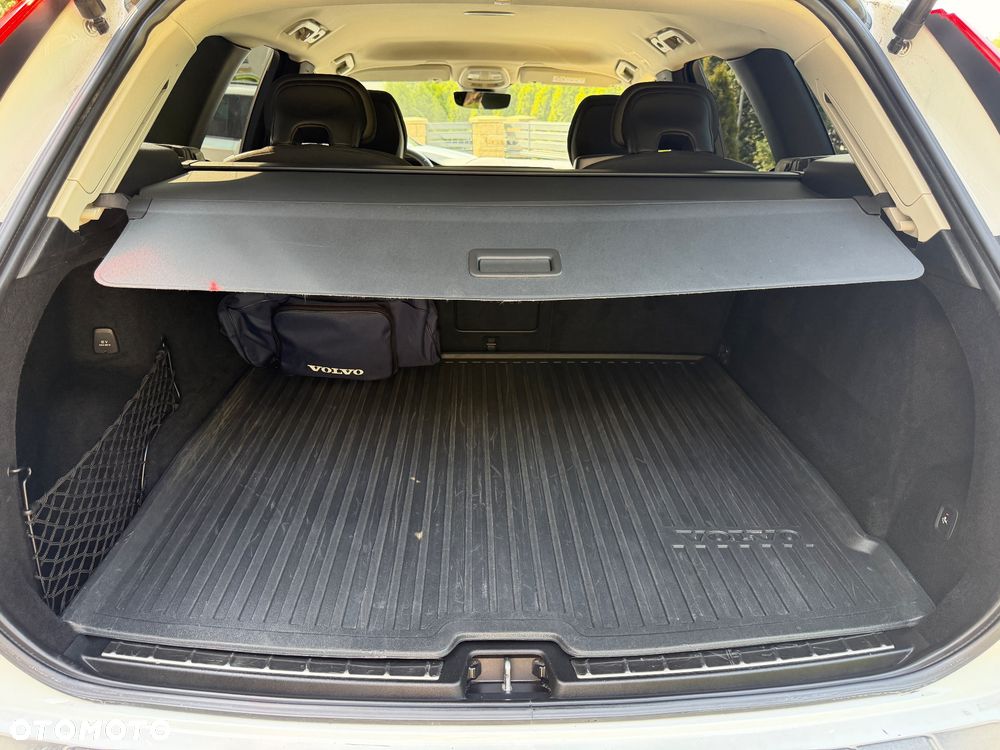 Volvo XC 60 B4 D AWD Momentum Pro - 32