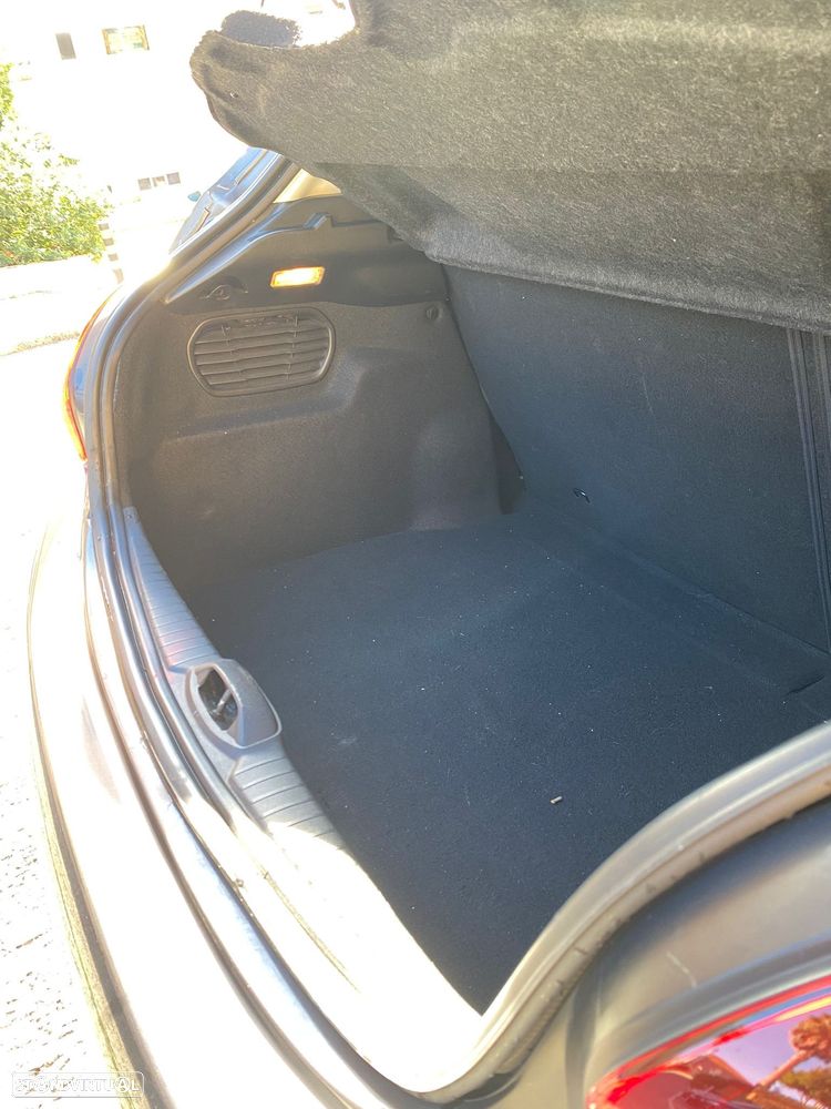 Peugeot 208 1.6 BlueHDi Style - 26