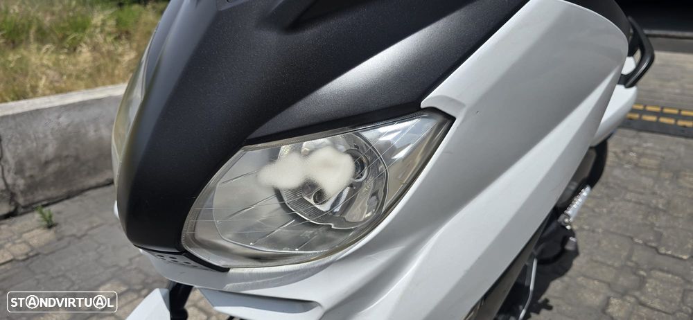 Yamaha X-Max - 4