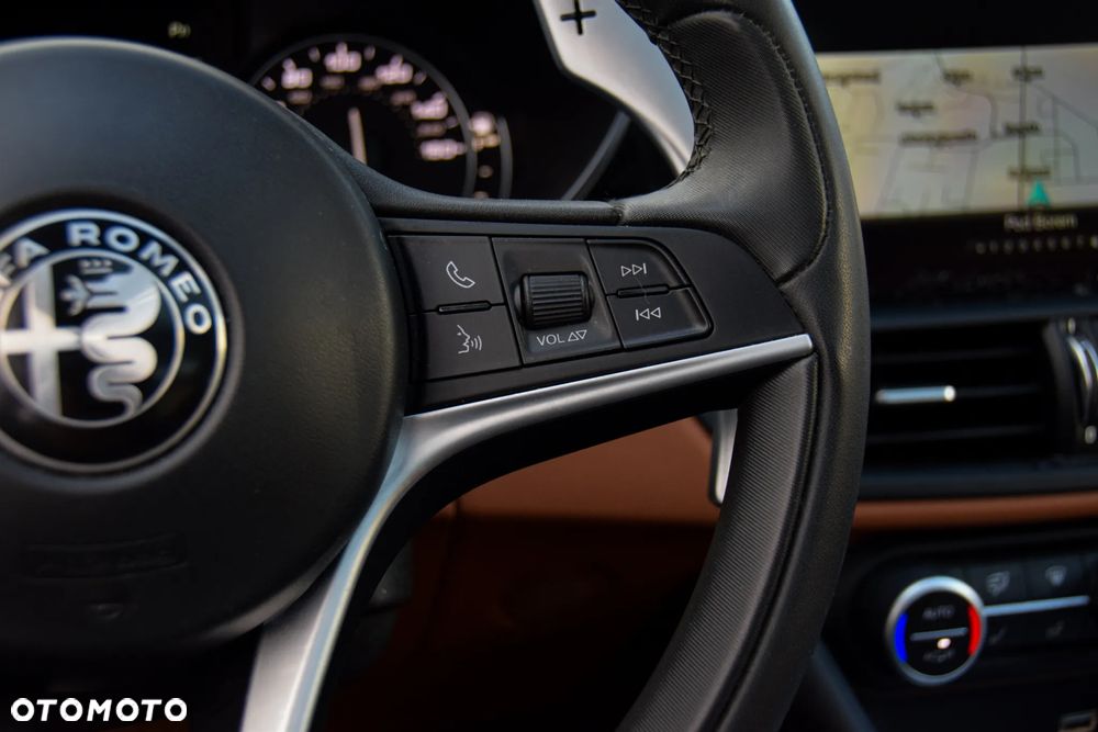 Alfa Romeo Giulia 2.0 Turbo 16V AT8-Q4 Ti - 18