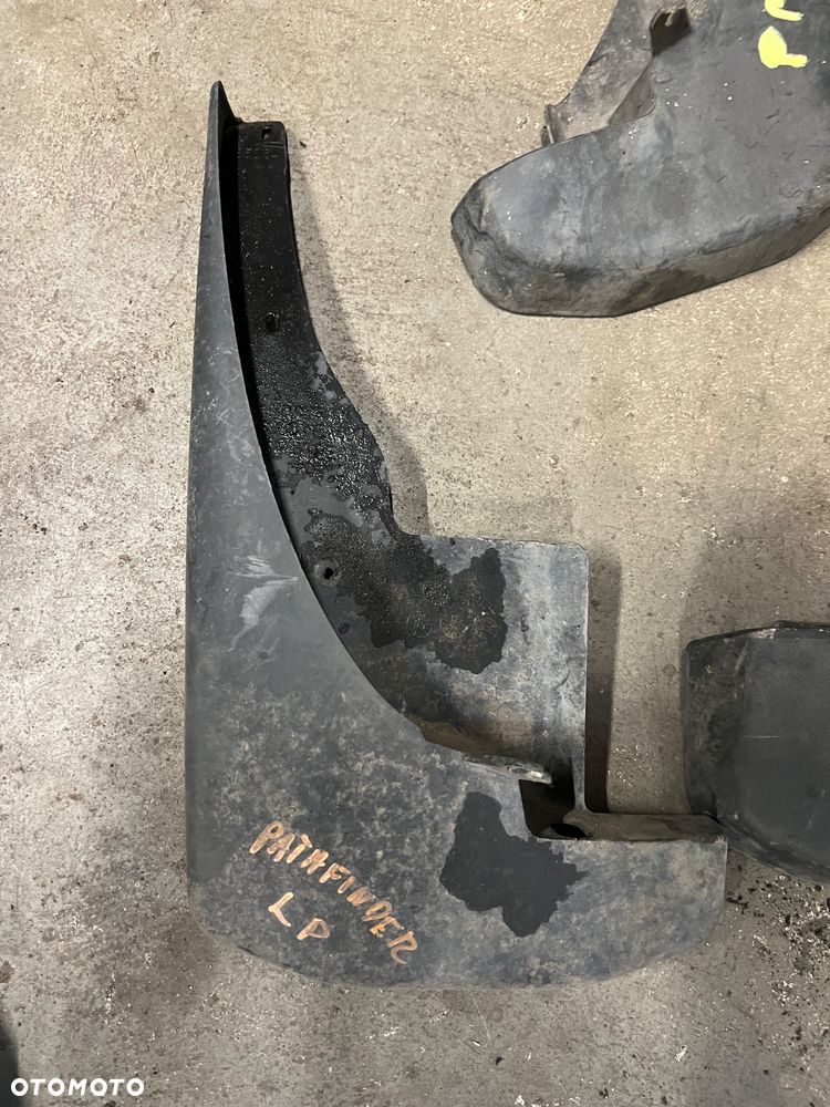 Chlapacze przednie lewy prawy Nissan Navara d40 pathfinder - 2