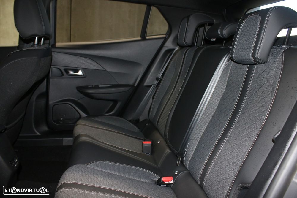 Peugeot 2008 1.2 PureTech Allure - 24