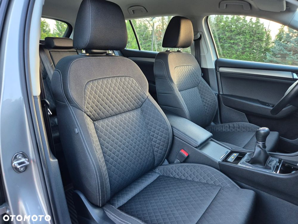 Skoda Superb 2.0 TDI Premium Edition - 38