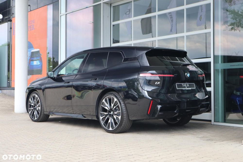 BMW iX - 4