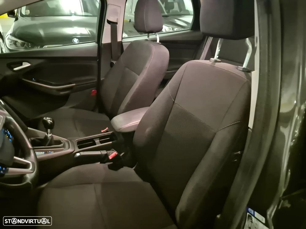 Ford Focus SW 1.5 TDCi EcoBlue Active - 18