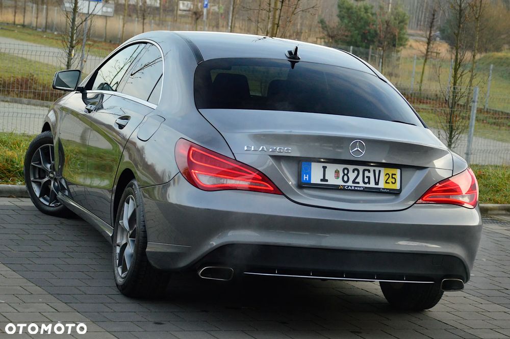 Mercedes-Benz CLA 200 Urban - 8