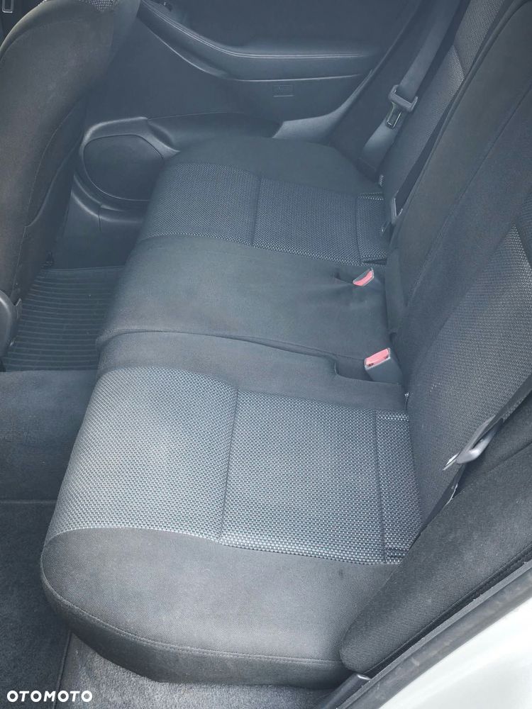 Toyota Avensis 2.0 D-4D Sol+NAVI - 16