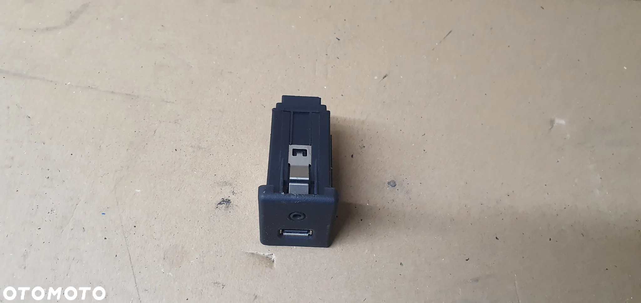 Czytnik Gniazdo AUX USB Opel Zafira C 20868798 - 2