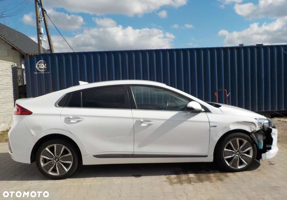 Hyundai IONIQ - 18