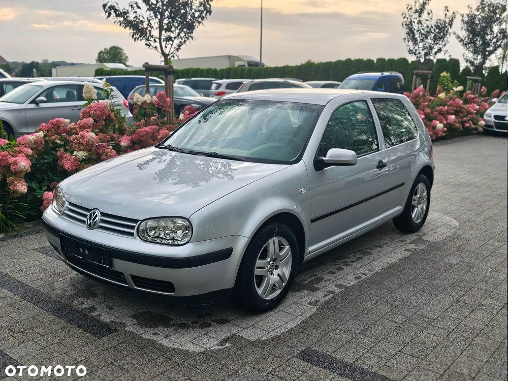 Volkswagen Golf - 6