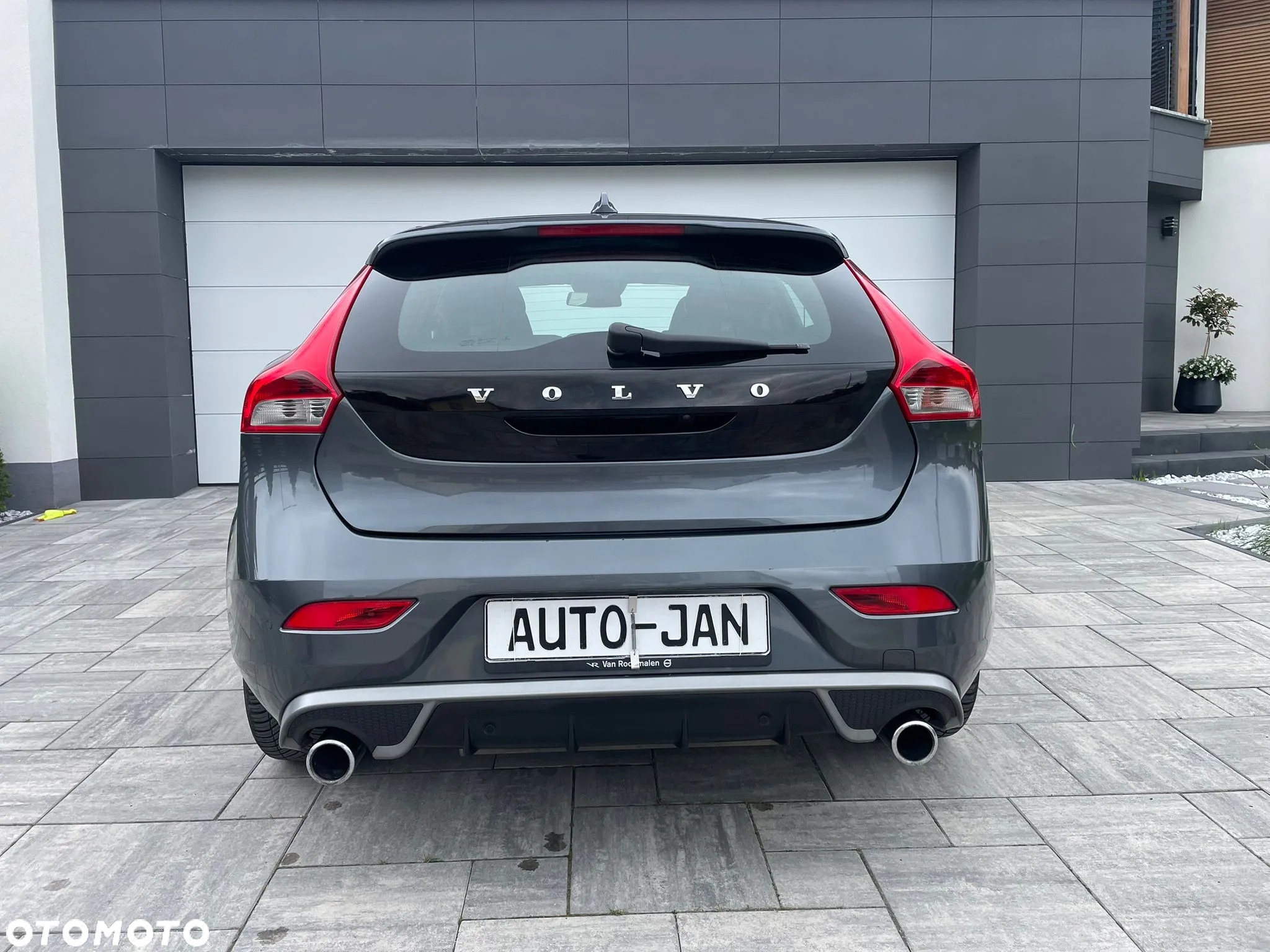 Volvo V40 D2 R-Design - 6