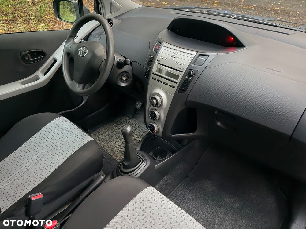 Toyota Yaris 1.3 Sol - 9