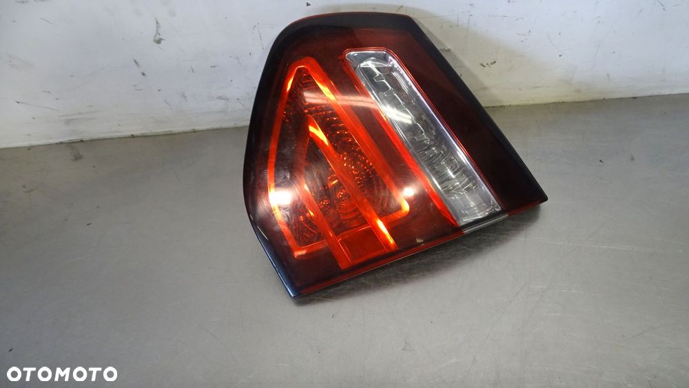 LAMPA PRAWA TYLNA W KLAPIE CITROEN C4 PICASSO 1.6HDI - 1