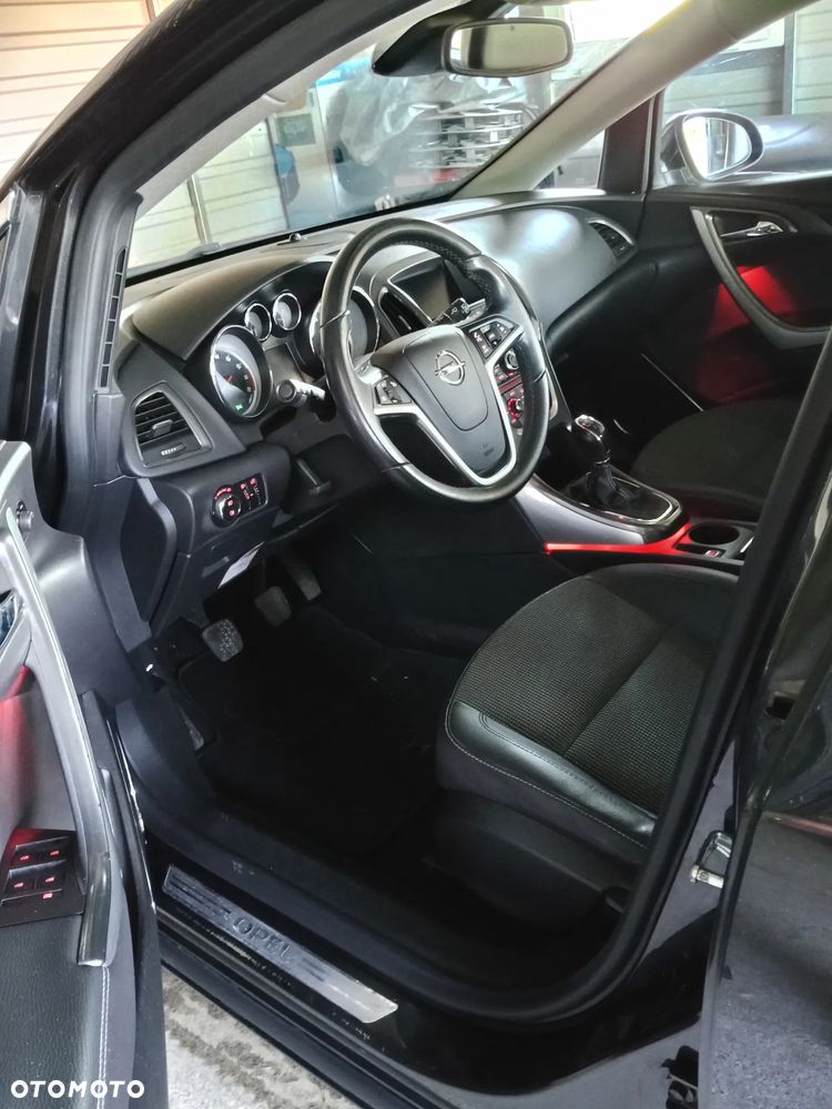 Opel Astra 1.4 Cosmo - 27