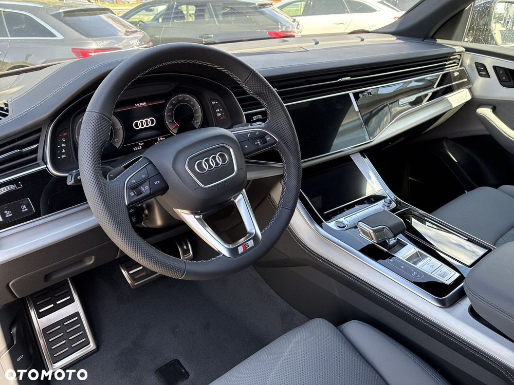 Audi Q8 - 10