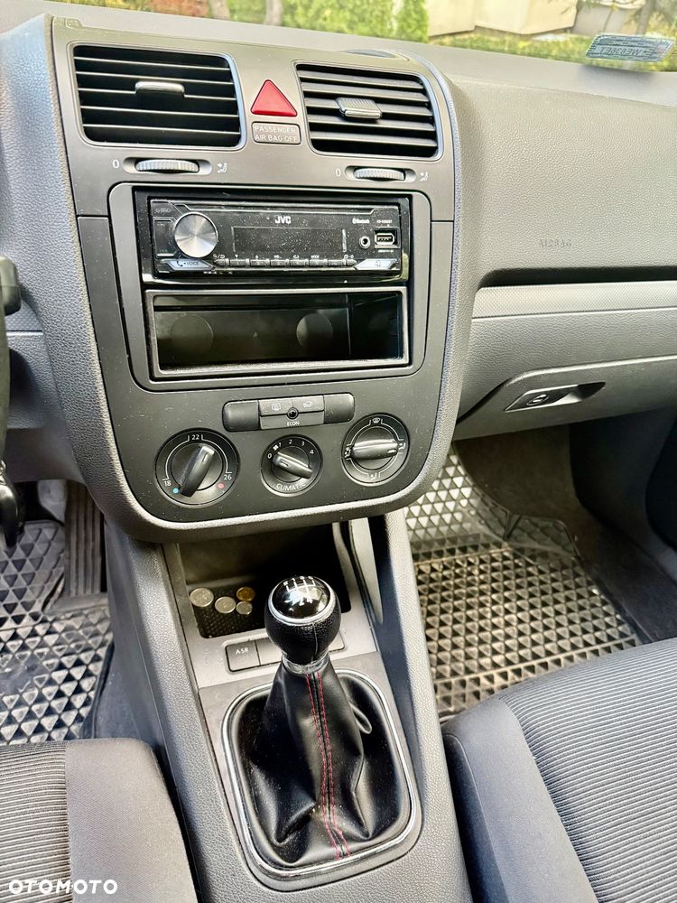 Volkswagen Golf 1.6 Comfortline - 22