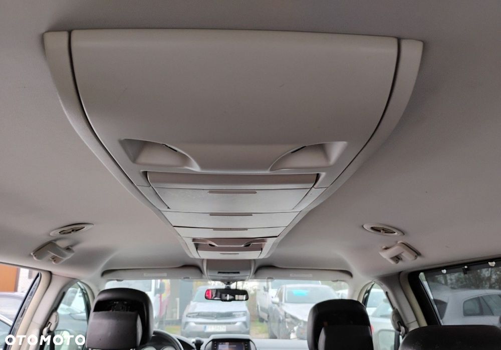 Chrysler Grand Voyager - 29