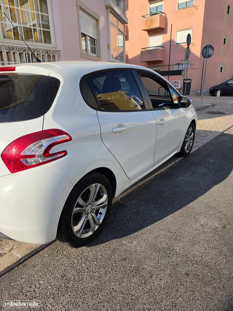 Peugeot 208 1.4 HDi SE Style - 3