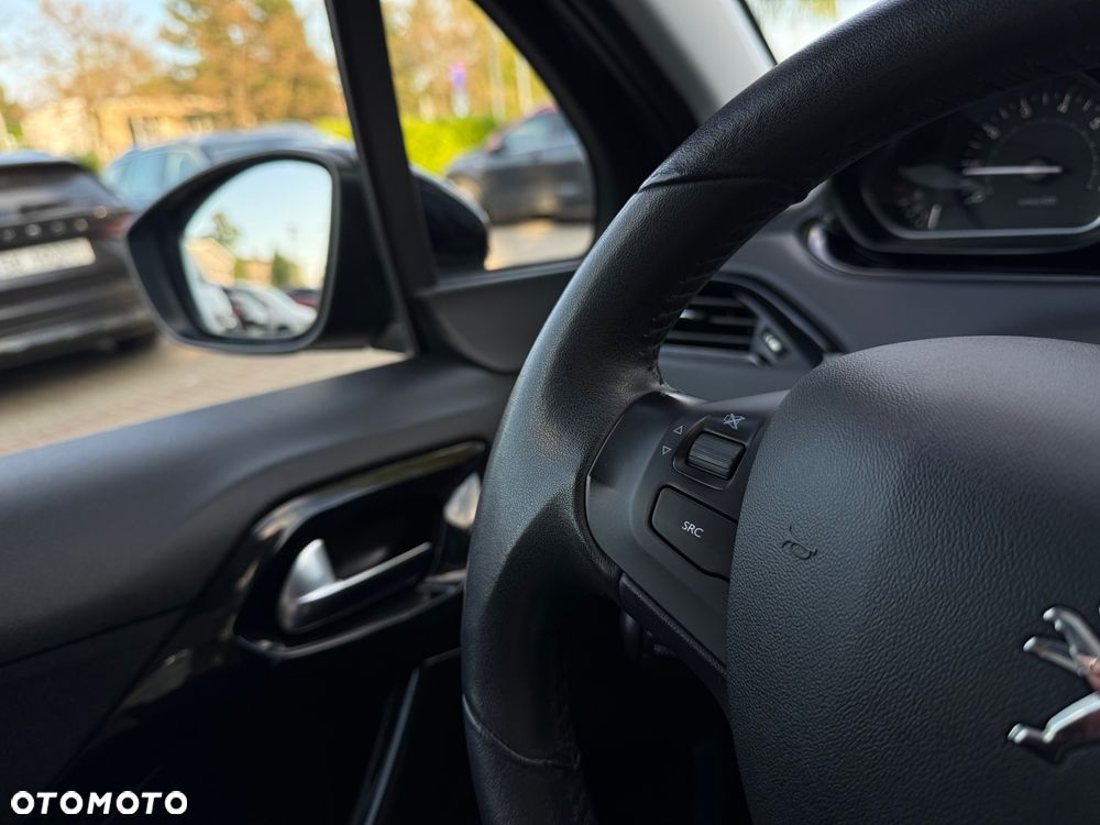 Peugeot 208 PureTech 82 Urban Move - 36